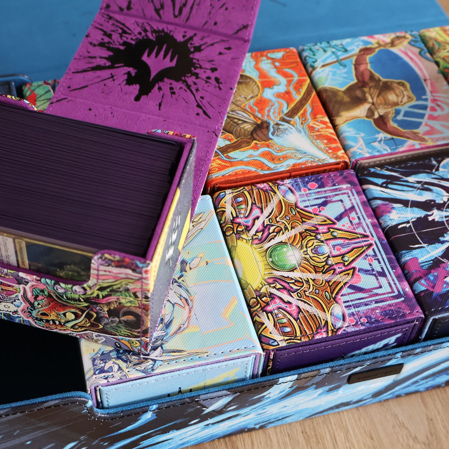 Ultimate Guard: MTG Aetherdrift Bundle – Omnihive 1000+ & 9 Sidewinder 100+