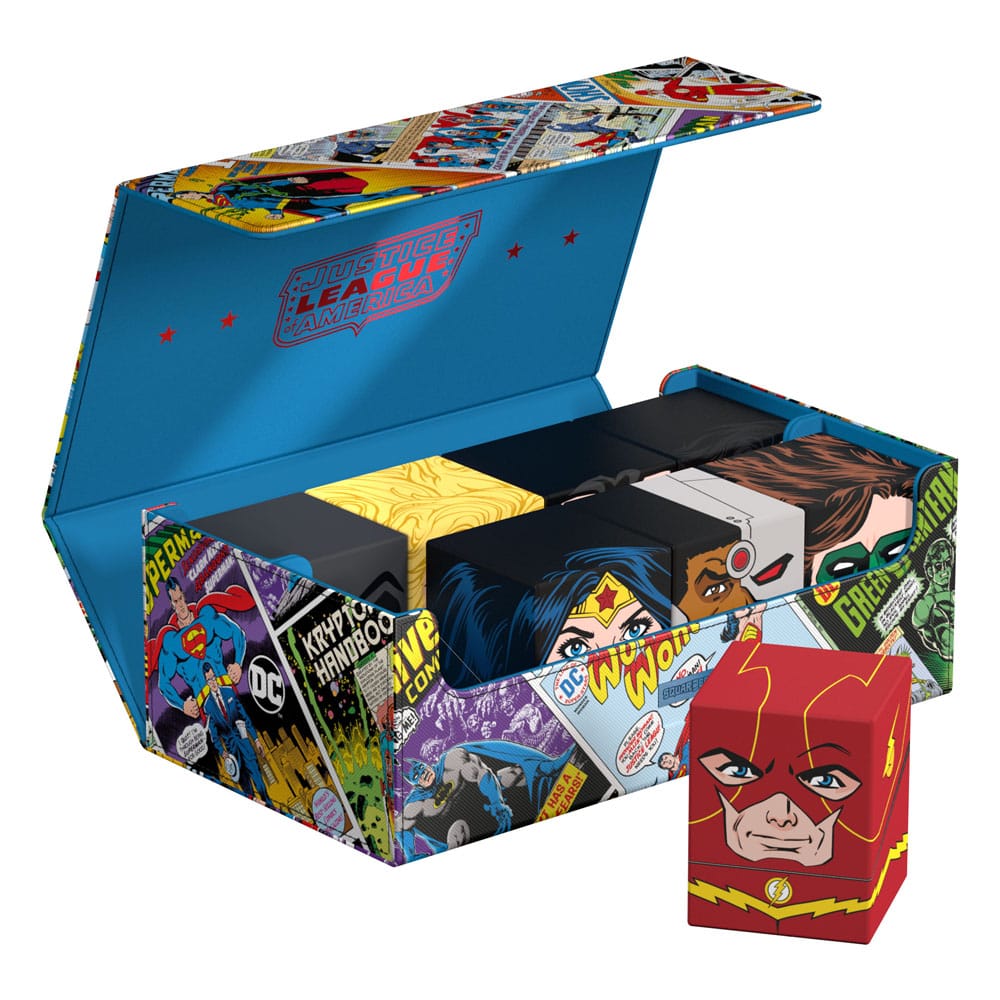 Das  DC Justice League™ Collectors Case im Vintage Comics Design von Squaroes demonstriert die Einlagerung der DC Justice League Deckboxen 