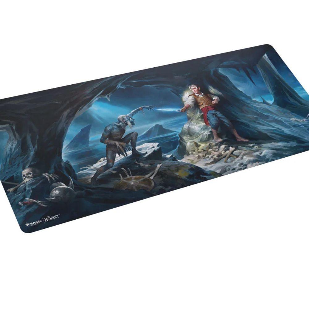 Gamegenic – Magic: The Gathering: Der Hobbit Prime Table-sized Playmat 6ft – Riddles in the Dark (183 x 77,5 cm)
